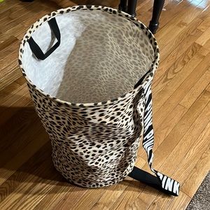 VS PINK collapsible dorm laundry basket 🧺